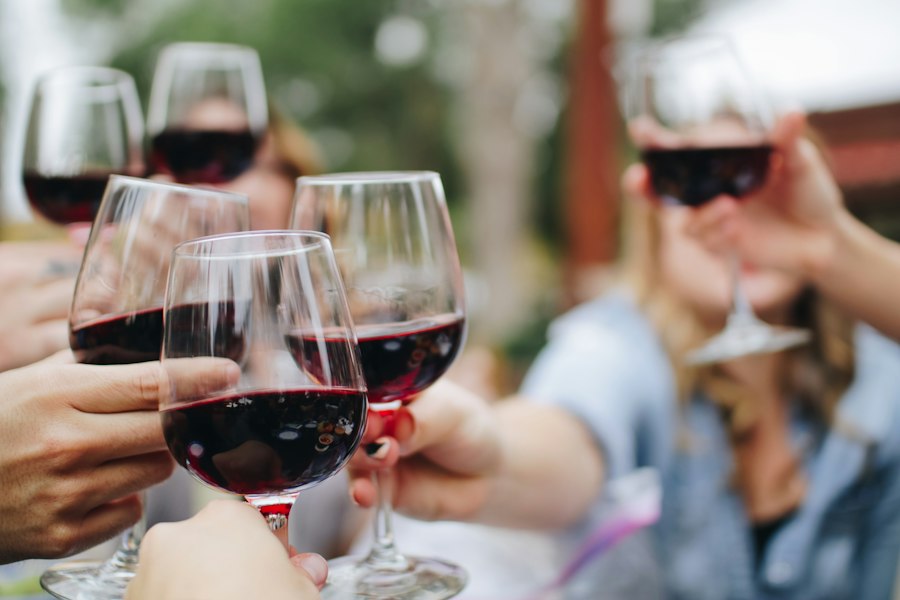 Rencontre autour d'un verre de vin